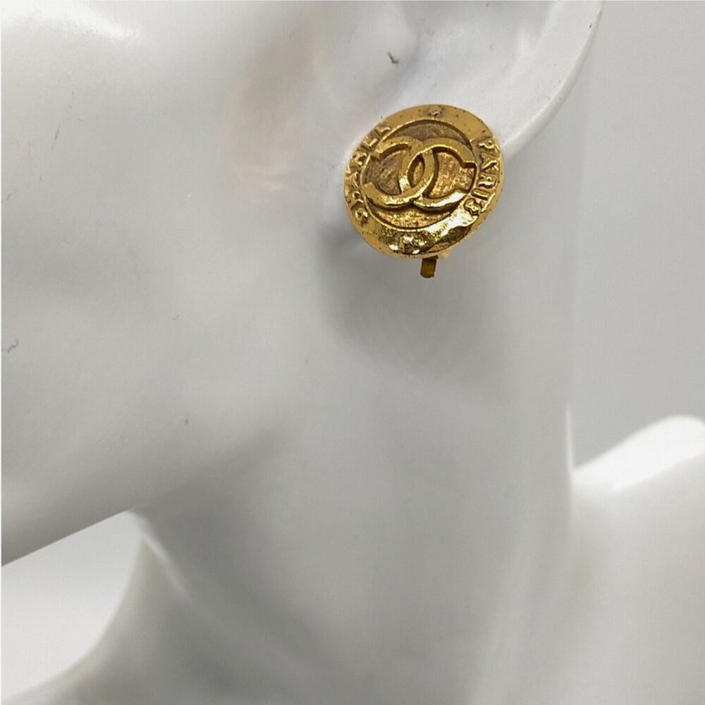 Chanel 24k Gold-Plated Clip-on Earrings - Picture 8 of 9